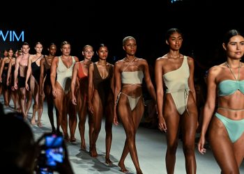 FASHION-US-SWIM WEAR-LANDERS-RIOT SWIM