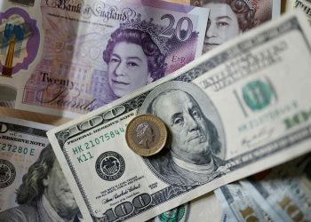 FILES-BRITAIN-FOREX-POUND-DOLLAR