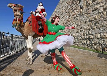 PALESTINIAN-ISRAEL-CHRISTIANITY-SANTA