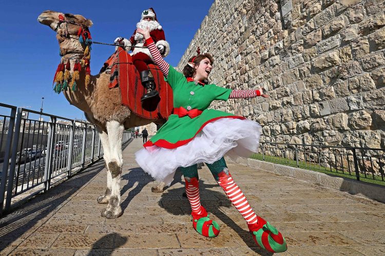 PALESTINIAN-ISRAEL-CHRISTIANITY-SANTA