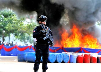 CAMBODIA-PHNOM PENH-ILLICIT DRUGS AND INGREDIENTS-BURNING-CEREMONY