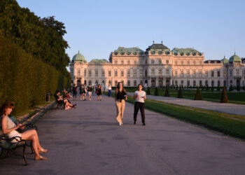 AUSTRIA-VIENNA-BELVEDERE GARDEN